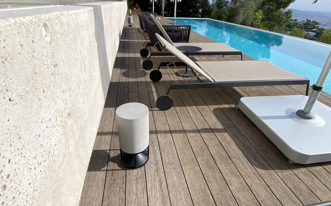 Instalacion SONOS con altavoces invisibles y altavoces cilindricos de ARQUITECTURA SONORA